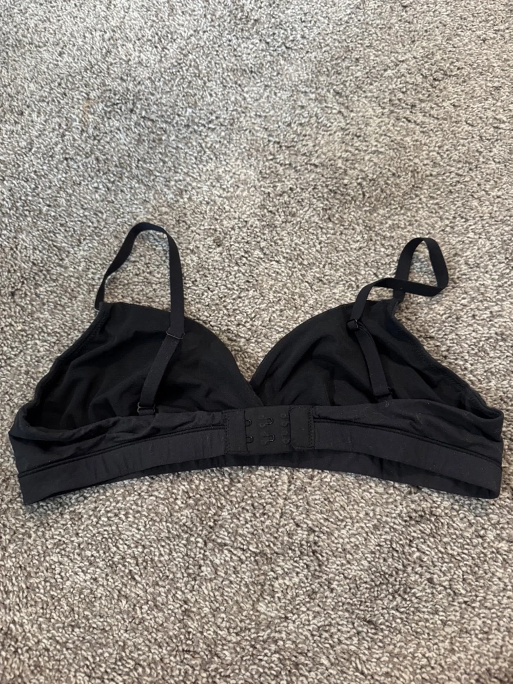 Skims Everyday triangle black Wireless Bralette Comfortable Women’s Intimates M - Picture 2 of 3